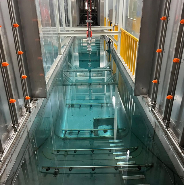 होल चेन टेक द्वारा हाल ही में लॉन्च की गई 8,000 वर्ग मीटर की ई-कोटिंग और पेंटिंग लाइन कैसे काम करती है?